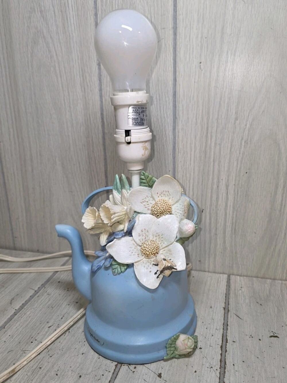 Vintage Marjolein Bastin Blue Teapot w/Flowers Bumble Bees & Daffodils Lamp